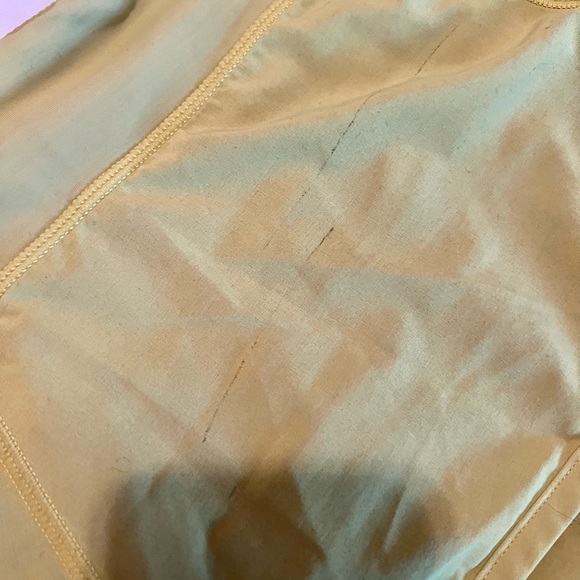 Lululemon Speed Up Shorts - Picture 2 of 4